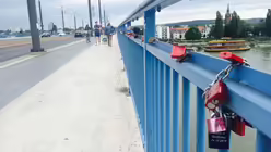 "Liebesschl&ouml;sser" auf der Bonner Kennedy-Br&uuml;cke / &copy; Milena Furman (DR)