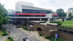 Das Bonner Theater direkt am Rheinufer / &copy; Milena Furman (DR)