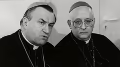 Georg Sterzinsky (r.), Bischof von Berlin, und Bischof Karl Lehmann, Vorsitzender der Deutschen Bischofskonferenz (DBK) im Jahr 1990 / &copy; Ernst Herb (KNA)