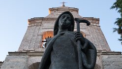 Statue der Hl Teresa vor dem Kloster der Menschwerdung in Ávila / © Ovidio Aldegunde