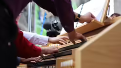 Acht Hände spielen zur gleichen Zeit - faszinierend! / © Lea Brüggemann (DR)