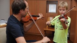 Alfred Rundel ist Geigenlehrer an der Musikschule. / © Tomasetti (Kölner Dommusik)