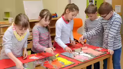 Alle sind mit gro&szlig;er Ernsthaftigkeit bei der Sache. / &copy; Beatrice Tomasetti (DR)