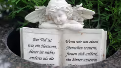 Allerheiligen auf dem Friedhof / &copy; Beatrice Tomasetti (DR)