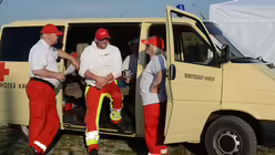 Alles ist gut organisiert: Wo sich viele Menschen versammeln, fehlen auch offizielle Helfer nicht. / © Beatrice Tomasetti (DR)