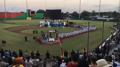 Altar auf dem Rasen des Stadions / © Katharina Geiger (DR)