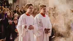 Messdiener mit Weihrauch in Altenberg / &copy; www.capture-life.de (kja)