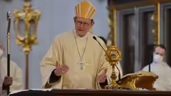 Am Ende des Festgottesdienstes ruft Kardinal Woelki noch einmal zu Einheit und Frieden innerhalb der Kirche auf / &copy; Beatrice Tomasetti (DR)