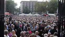 Domvorplatz bei der Amtseinf&uuml;hrung von Rainer Maria Kardinal Woelki / &copy; Beatrice Tomasetti (DR)