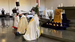 Anbetung in der Herz Jesu-Kirche  / © Inga Heuser/ Gemeinschaft Emmanuel (DR)