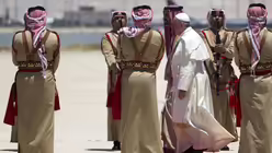 Großer Empfang für Papst Franziskus  (dpa)