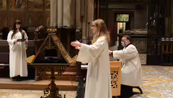 Anna Goeke und ihr Ausblder, Domkantor Sperling an der Truhenorgel. / &copy; Beatrice Tomasetti (DR)