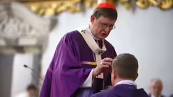 Aschekreuz für Generalvikar Meiering / © Beatrice Tomasetti (DR)