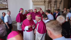 Auch Bischof em. Algermissen auf Heimatbesuch / © Oliver Kelch (DR)