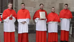 Auch das Evangeliar wird durch die Straßen getragen / © Beatrice Tomasetti (DR)