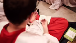 Auch der Rosenkranz kommt zum Einsatz / © Luis Rüsing