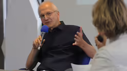 Auch Winfried Bönig ist um keine Pointe verlegen. / © Tomasetti (DR)