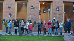 Auf dem weitl&auml;ufigen Au&szlig;engel&auml;nde des Musikschulneubaus verteilen sich die einzelnen Klassen. / &copy; Beatrice Tomasetti (DR)