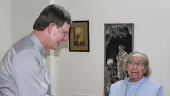 Auf seiner Indienreise trifft Rainer Maria Kardinal Woelki Sr. Hermanelde Pulm, die in K&ouml;ln-Nippes geboren wurde und seit 1963 in Indien lebt / &copy; Nadim Ammann (Erzbistum K&ouml;ln)