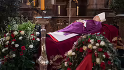 Aufbahrung Lehmann / &copy; Boris Roessler (dpa)