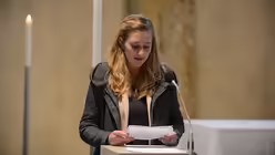 Aus Anlass des 60-jährigen Bestehens der Arbeitsgemeinschaft für Entwicklungshilfe - jetzt AGIAMONDO - den Dankgottesdienst mitzufeiern, ist vielen ein Anliegen. / © Beatrice Tomasetti (DR)