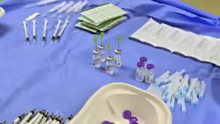 Aus einer Ampulle werden sieben Impfdosen gewonnen. / © Beatrice Tomasetti (DR)