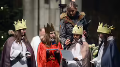 Aussendungsfeier der Sternsinger mit Erzbischof Woelki / &copy; Beatrice Tomasetti (DR)