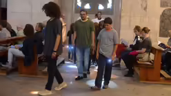 Weg zum Licht - in der Rolle heimatloser Flüchtlinge / © Beatrice Tomasetti (DR)