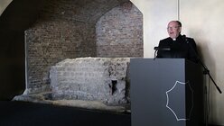 Dompropst Bachner hät eine Rede zur Einweihung des Neubaus (Erzbistum Köln)