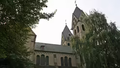 Basilika St. Lambertus weithin bekannt als "der Immerather Dom" / © Michael Merten (KNA)