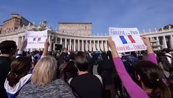 Angelus-Gebet am 15. November  / &copy; Maurizio Brambatti (dpa)