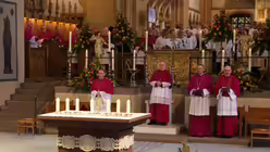 Begrüßung durch Erzbischof Hans-Josef Becker / © Oliver Kelch (DR)