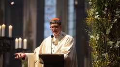 Bei der Predigt: Kardinal Woelki / © Tomasetti (DR)