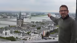 Bei guter Sicht ist sogar das Siebengebirge sichtbar, von wo die ersten Steine für den Bau des Domes geliefert wurden. / © Beatrice Tomasetti (DR)