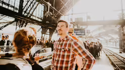 Bei schönstem Wetter geht es aus der Domstadt los.  / © Luis Rüsing