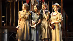 Bei vielen unterschiedlichen Szenen sind die S&auml;ngerinnen und S&auml;nger der Domch&ouml;re mit dabei / &copy; Bernhard Walterscheid (K&ouml;lner Dommusik)