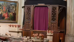 Beichtstuhl aus neugotischer Zeit in der Maternuskapelle. / © Beatrice Tomasetti (DR)