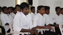 Beim Besuch eines Priesterseminars tauscht sich Kardinal Woelki mit rund 500 Jugendlichen aus / &copy; Nadim Ammann (Erzbistum K&ouml;ln)