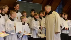 Benedikt Kistner steht als Chorknabe am Sonntag, wenn er Dienst im Dom hat, besonders fr&uuml;h auf. / &copy; Beatrice Tomasetti (DR)