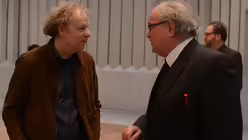 Bildhauer Egbert Verbeek und K&uuml;nstlerseelsorger Josef Sauerborn / &copy; Beatrice Tomasetti (DR)