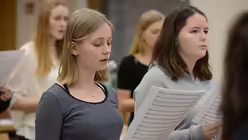 Bis für Sonntag alles sitzt, ist viel Feinarbeit gefragt. / © Tomasetti (DR)