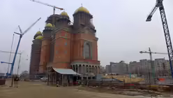 Bis zum Weihetag wurde Tag und Nacht durchgearbeitet. / © Jan Hendrik Stens (DR)