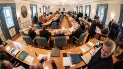 Bisch&ouml;fe nehmen zu Beginn der DBK-Vollversammlung im Bonifatius-Saal Platz / &copy; Frank Rumpenhorst (dpa)