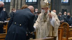 Bischof Overbeck begrüßt Brigadegeneral Richard Frevel. / © Beatrice Tomasetti (DR)