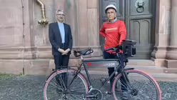 Bischof Peter Kohlgraf (l.) mit Ingo Br&uuml;ggenj&uuml;rgen (DR)