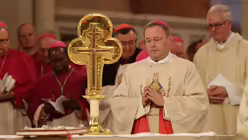 Georg B&auml;tzing bei seiner Bischofsweihe und Amtseinf&uuml;hrung / &copy; Andreas K&uuml;hlken (KNA)