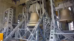 Blick in die Glockenstube mit den sechs Glocken / © Jan Hendrik Stens (DR)