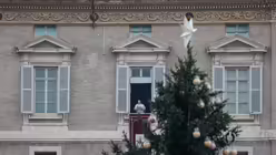 Blick vom Arbeitszimmer des Papstes auf den Petersplatz / © Giuseppe Lami (dpa)