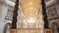 Blick vom Vierungsaltar im Petersdom / © Martin Biallas (DR)