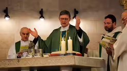 Messe in der Brotvermehrungskirche / &copy; Corinna Kern (dpa)